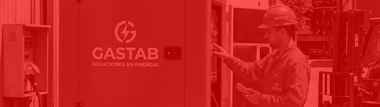 Operario trabajando en generador